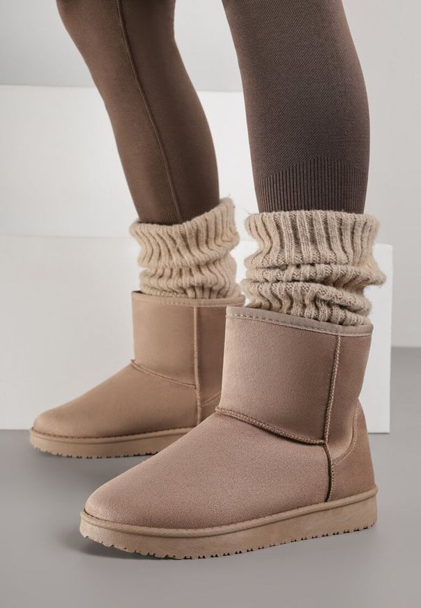 Renee - Ciemnobeżowe Śniegowce z Przeszyciami po Bokach Retena. Kolor: beżowy. Materiał: jeans