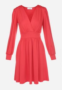 Born2be - Czerwona Sukienka Kopertowa Taliowana Maecenus. Okazja: na co dzień. Typ kołnierza: dekolt w serek. Kolor: czerwony. Materiał: wiskoza. Typ sukienki: kopertowe. Styl: casual, elegancki #2