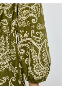 Big-Star - Sukienka damska midi ze wzorem paisley zielona Mazekin 301. Okazja: na co dzień. Typ kołnierza: kołnierzyk klasyczny. Kolor: zielony. Materiał: tkanina. Wzór: paisley. Typ sukienki: proste. Styl: casual, klasyczny, boho. Długość: midi #6