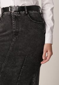 Born2be - Czarna Bawełniana Spódnica Denimowa o Kroju Syrenki z Paskiem Agenia. Okazja: na co dzień, na spotkanie biznesowe, do pracy. Kolor: czarny. Materiał: bawełna. Styl: casual, biznesowy, klasyczny #8