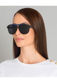 Fendi - FENDI - Okulary przeciwsłoneczne. Kolor: czarny. Materiał: materiał