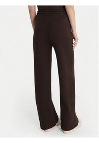 Guess Spodnie dresowe V6RB17 K9V31 Brązowy Regular Fit. Kolor: brązowy. Materiał: bawełna #4