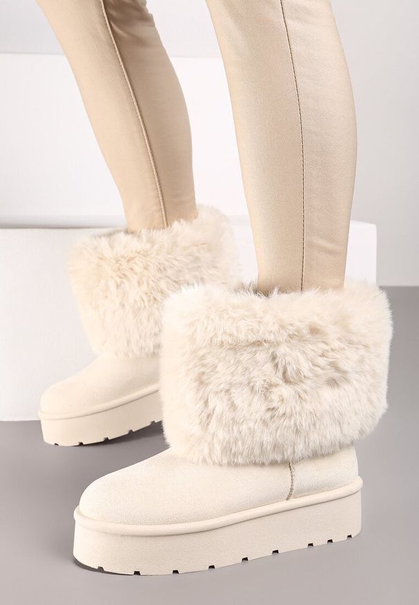 Born2be - Beżowe Krótkie Śniegowce na Platformie z Futerkiem Naontia. Okazja: na co dzień. Kolor: beżowy. Materiał: futro. Sezon: zima. Obcas: na platformie. Styl: casual