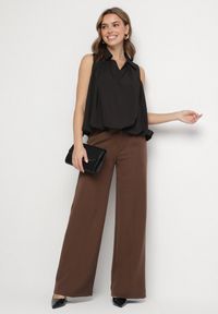 Born2be - Czarna Bluza Rozkloszowana Oversize z Kołnierzykiem Eridwen. Okazja: na co dzień. Typ kołnierza: kołnierzyk klasyczny, dekolt w serek. Kolor: czarny. Długość rękawa: długi rękaw. Długość: długie. Styl: klasyczny, casual #7