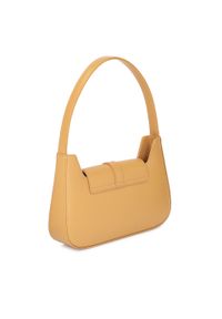 Kazar - Jasnobrązowa torebka baguette z klapką. Kolor: brązowy. Wzór: aplikacja. Materiał: skórzane. Styl: elegancki. Rodzaj torebki: na ramię #6