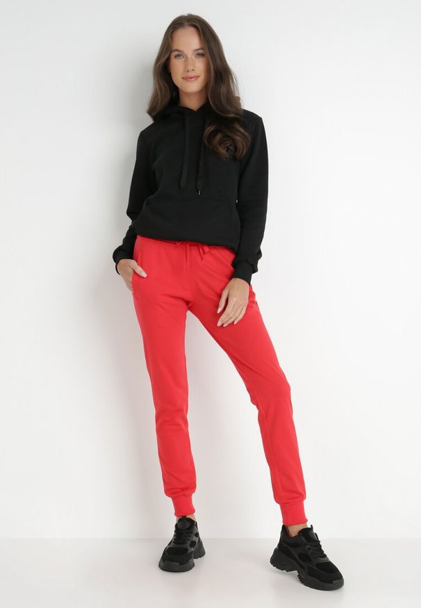 Born2be - Czarna Bluza z Kapturem Kasseia. Typ kołnierza: kaptur. Kolor: czarny. Materiał: dzianina, polar. Styl: klasyczny