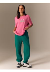 4f - 4F T-shirt loose z nadrukiem damski - różowy S. Okazja: na co dzień. Kolor: różowy. Materiał: materiał. Wzór: nadruk. Styl: casual, elegancki #2