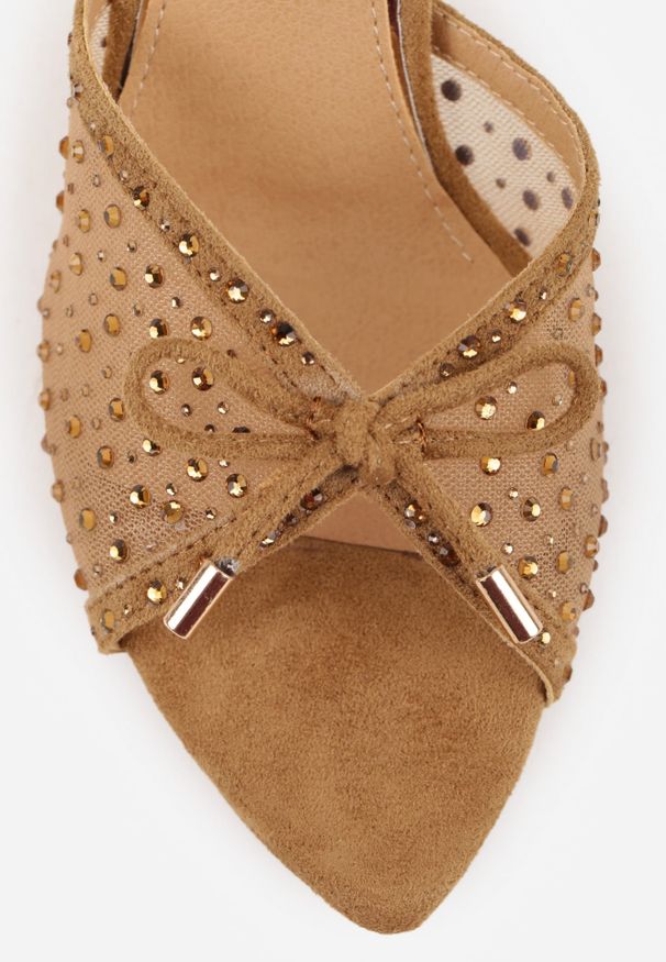 Renee - Ciemnobeżowe Siateczkowe Klapki VICES na Szpilce Ozdobione Cyrkoniami i Kokardką Donne. Kolor: beżowy. Materiał: satyna. Wzór: aplikacja. Obcas: na szpilce. Styl: elegancki, glamour