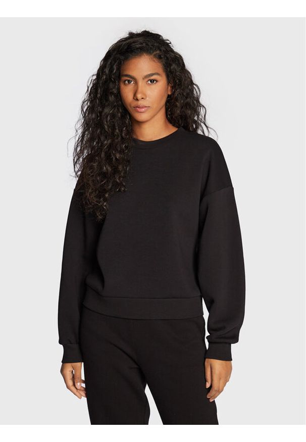 Gina Tricot Bluza Basic 10943 Czarny Relaxed Fit. Kolor: czarny. Materiał: syntetyk, bawełna