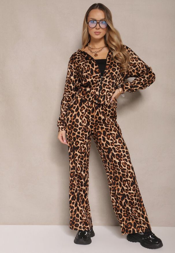 Renee - Brązowy Komplet Dresowy w Panterkowy Print Bluza i Spodnie o Szerokim Kroju Zelhira. Kolor: brązowy. Materiał: dresówka. Wzór: nadruk