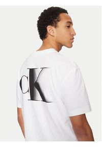 Calvin Klein Jeans T-Shirt J30J327475 Biały Regular Fit. Kolor: biały. Materiał: bawełna