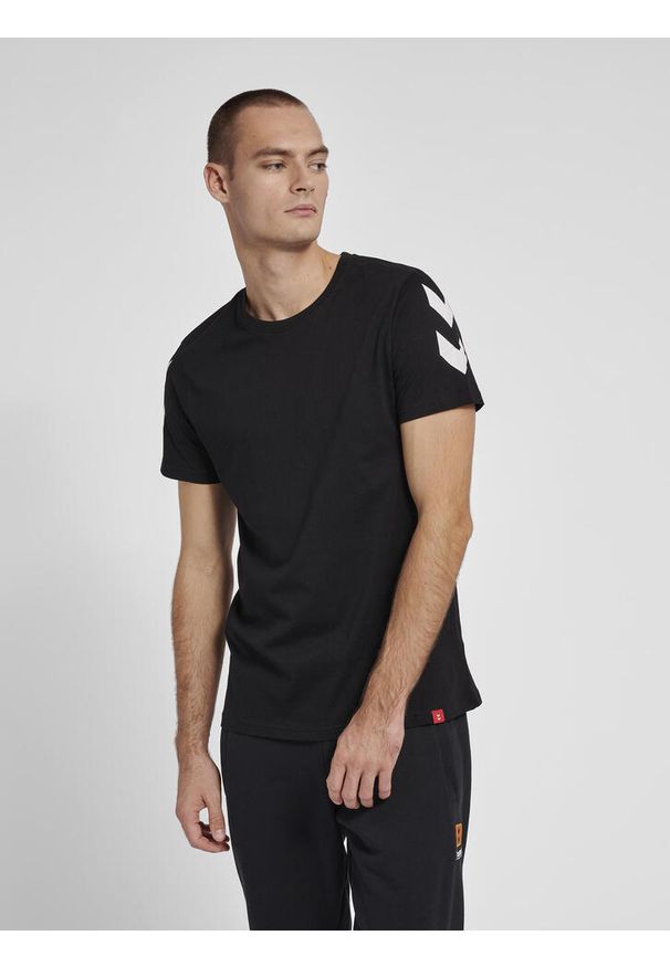 Koszulka Hummel hmlLEGACY chevron. Kolor: czarny. Sport: piłka nożna