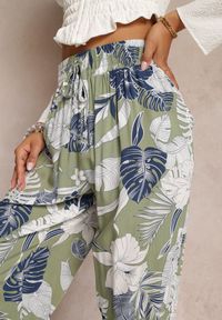 Renee - Zielone Wiskozowe Spodnie z Gumką w Talii Gejiro. Stan: podwyższony. Kolor: zielony. Materiał: wiskoza. Wzór: kwiaty