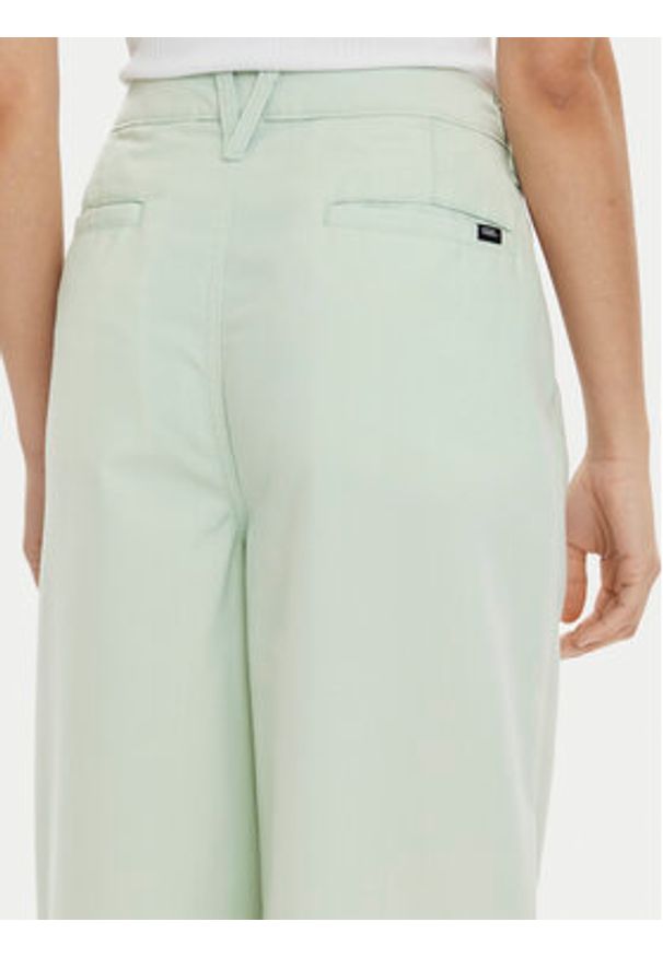 Vans Spodnie materiałowe Alder Relaxed Pleated Pant VN000GA0 Zielony Relaxed Fit. Kolor: zielony. Materiał: syntetyk
