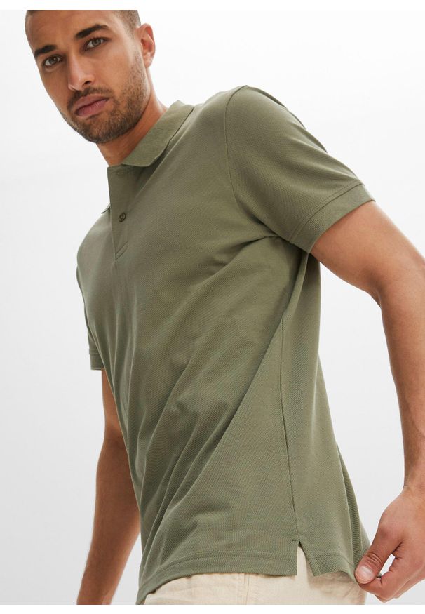 bonprix - Koszulka polo z czystej bawełny organicznej piqué. Typ kołnierza: polo. Kolor: zielony. Materiał: bawełna. Długość rękawa: krótki rękaw. Długość: krótkie