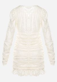 Born2be - Beżowa Sukienka Mini z Tkaniny Plumeti z Marszczeniem Werenia. Kolor: beżowy. Materiał: tkanina. Długość: mini #4
