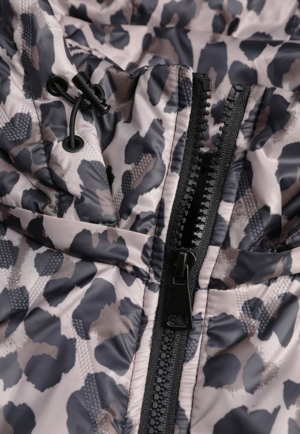 Born2be - Czarno-Różowa Kurtka Przejściowa w Panterkę z Odpinanym Kapturem Antolea. Kolor: różowy. Materiał: jeans, poliester. Wzór: motyw zwierzęcy. Styl: klasyczny