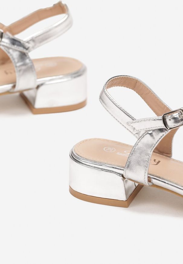Renee - Srebrne Sandały w Cyrkonie na Niskim Słupku Kanora. Kolor: srebrny. Obcas: na słupku. Styl: elegancki