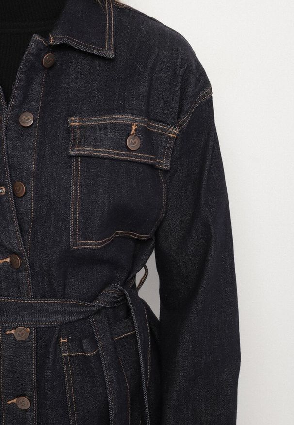 Born2be - Granatowa Koszulowa Kurtka Jeansowa z Wiązanym Paskiem w Talii Zennessa. Okazja: na co dzień, na spacer. Kolor: niebieski. Materiał: jeans. Styl: casual, klasyczny