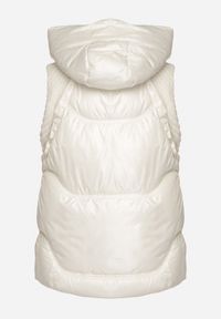 Born2be - Biała Pikowana Kamizelka z Kapturem i Ściągaczami Timorae. Okazja: na spacer. Typ kołnierza: kaptur. Kolor: biały. Materiał: jeans #2