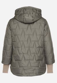 Born2be - Zielona Pikowana Kurtka o Prostym Kroju z Kapturem Tulorisa. Okazja: na co dzień, na spacer. Typ kołnierza: kaptur. Kolekcja: plus size. Kolor: zielony. Materiał: jeans. Wzór: aplikacja. Styl: klasyczny, casual, elegancki