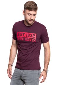 Mustang - MUSTANG T SHIRT Alex C Print WINETASTING 1008654 8355. Wzór: nadruk #3