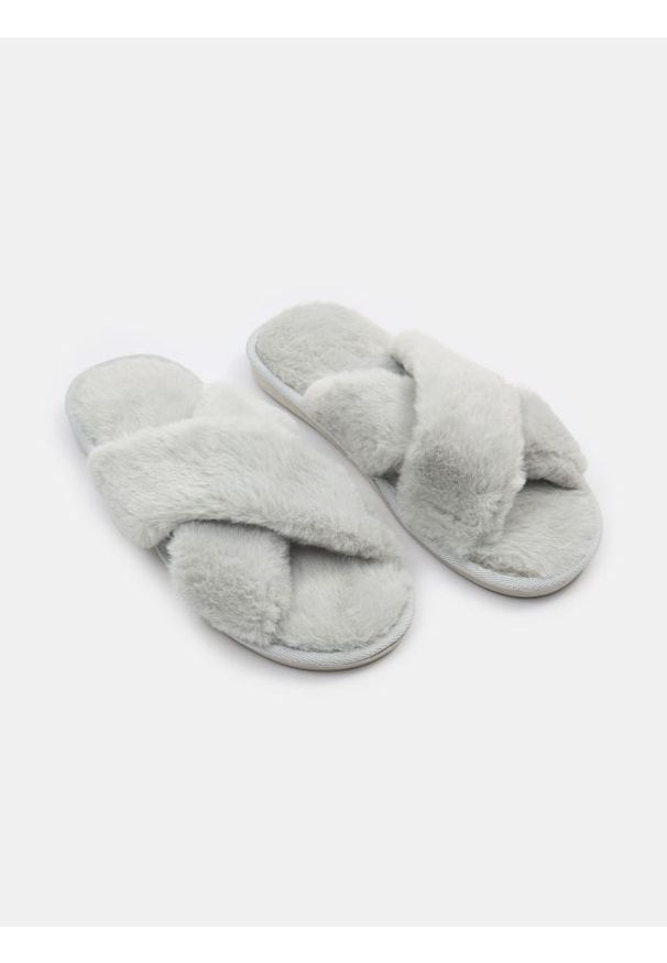 Sinsay - Kapcie ze sztucznym futrem - szary. Kolor: szary. Materiał: futro