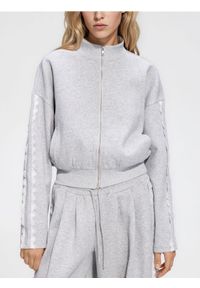 Reserved - Bluza z ażurowymi wstawkami - jasnoszary. Kolor: szary. Materiał: bawełna, dzianina. Wzór: ażurowy #1