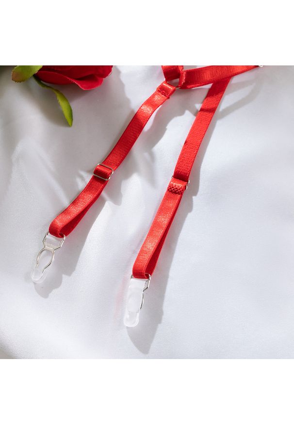 Intica - Komplet bielizny z koronką na romantyczne wieczory Vitia. Kolor: czerwony. Materiał: koronka. Wzór: koronka