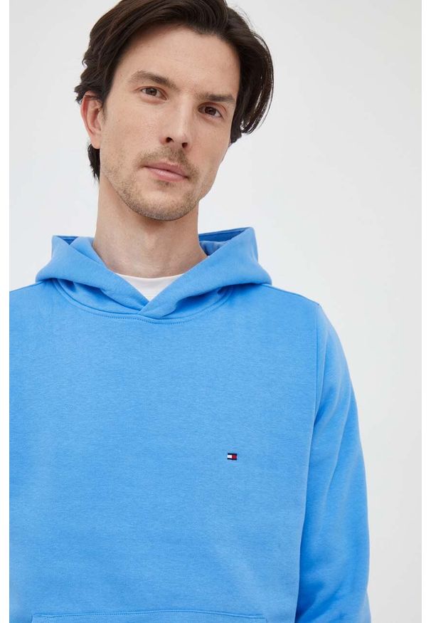 TOMMY HILFIGER - Tommy Hilfiger bluza męska kolor niebieski z kapturem gładka. Typ kołnierza: kaptur. Kolor: niebieski. Wzór: gładki
