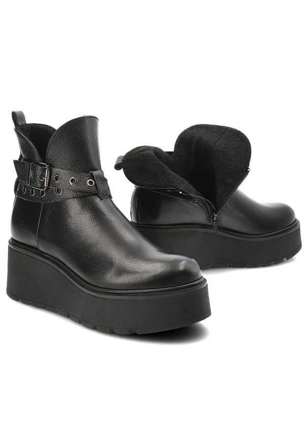 Czarne Botki Armodo Damskie Buty Ze Skóry Naturalnej. Zapięcie: pasek. Kolor: czarny. Materiał: skóra. Wzór: grochy. Obcas: na platformie