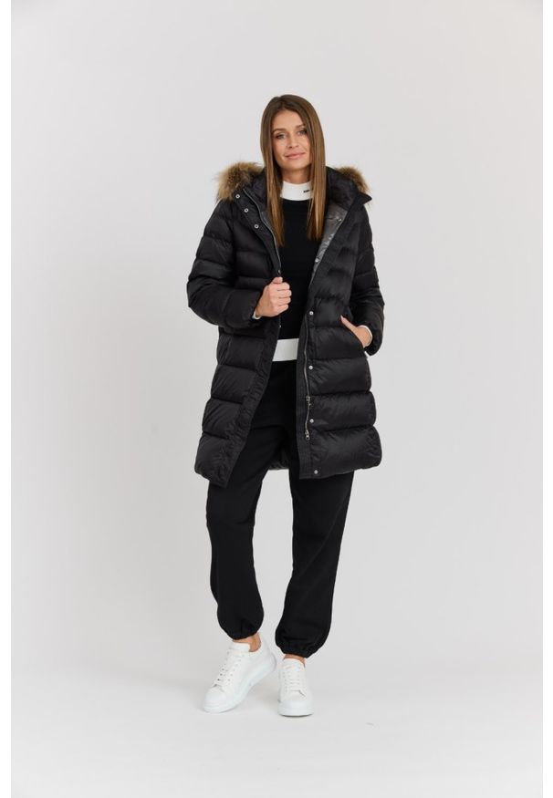 Hetrego - HETREGO Czarna damska kurtka puchowa Leonie Quilted Woman Jacket With Detached Hood. Okazja: na co dzień. Kolor: czarny. Materiał: puch. Długość rękawa: długi rękaw. Długość: długie. Styl: casual