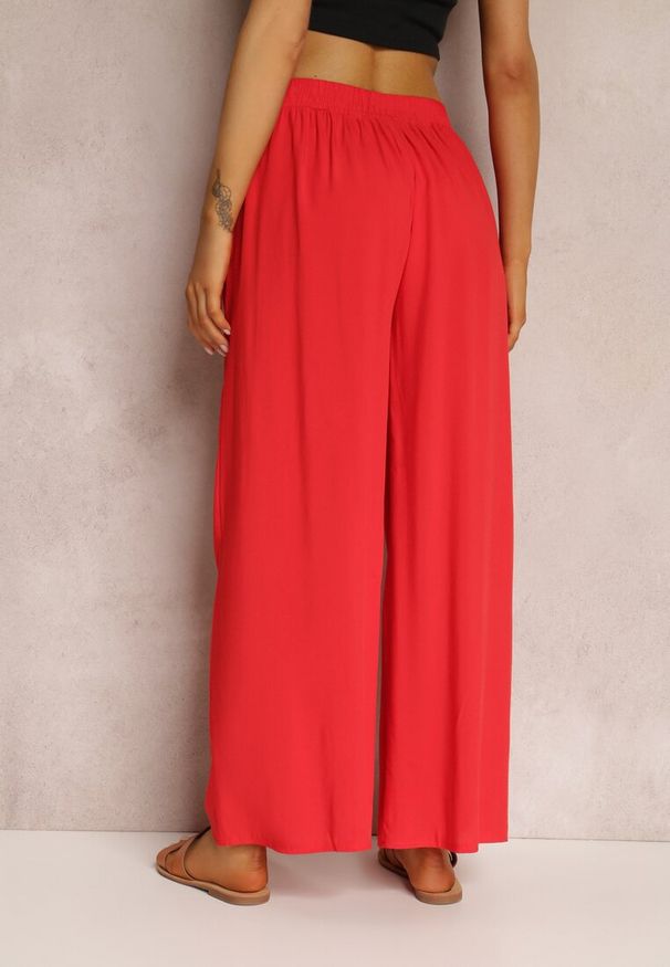 Renee - Czerwone Spodnie Karrill. Kolor: czerwony. Materiał: wiskoza. Długość: długie. Sezon: lato. Styl: elegancki