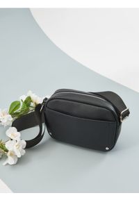 Sinsay - Torebka crossbody z imitacji skóry - czarny. Kolor: czarny. Materiał: skórzane