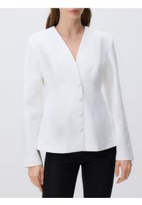 Reserved - Taliowana marynarka - biały. Kolor: biały. Materiał: wiskoza, tkanina #1