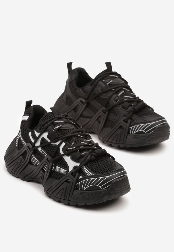 Born2be - Czarne Sneakersy z Ozdobnym Sznurowaniem i Tłoczoną Podeszwą Nurilune. Okazja: na co dzień. Kolor: czarny. Materiał: jeans