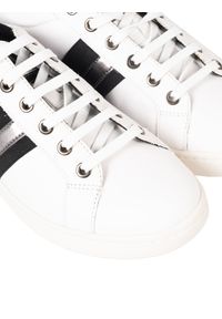 Geox Sneakersy "D Jaysen E" | D941BE085BN | Kobieta | Biały. Nosek buta: okrągły. Kolor: biały. Materiał: skóra