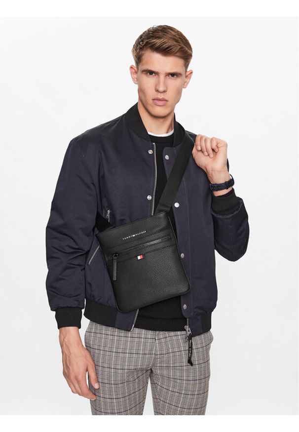 TOMMY HILFIGER - Tommy Hilfiger Saszetka Essential Pu Crossover AM0AM09506 Czarny. Kolor: czarny. Materiał: skóra