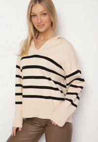 Born2be - Czarno-Beżowy Sweter Ozdobiony Paskami i Kołnierzykiem Arsena. Okazja: na spotkanie biznesowe, do pracy, na co dzień. Typ kołnierza: dekolt w serek. Kolor: czarny. Materiał: jeans. Wzór: aplikacja. Styl: biznesowy, casual
