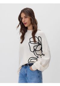 Reserved - Sweter oversize - kremowy. Kolor: kremowy. Materiał: dzianina #1