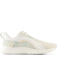 Buty damskie New Balance WXBEYCC1 – białe. Okazja: na co dzień. Kolor: biały. Materiał: materiał, syntetyk. Szerokość cholewki: normalna. Sport: bieganie, fitness