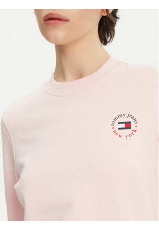 Tommy Jeans Bluza Essential DW0DW20639 Różowy Regular Fit. Kolor: różowy. Materiał: bawełna