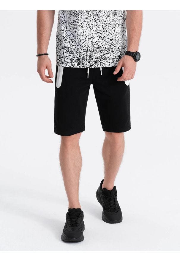 Ombre Clothing - Krótkie spodenki męskie dresowe - czarne V3. Okazja: na co dzień. Kolor: czarny. Materiał: dresówka. Długość: krótkie. Wzór: nadruk. Sezon: wiosna, lato. Styl: klasyczny, casual