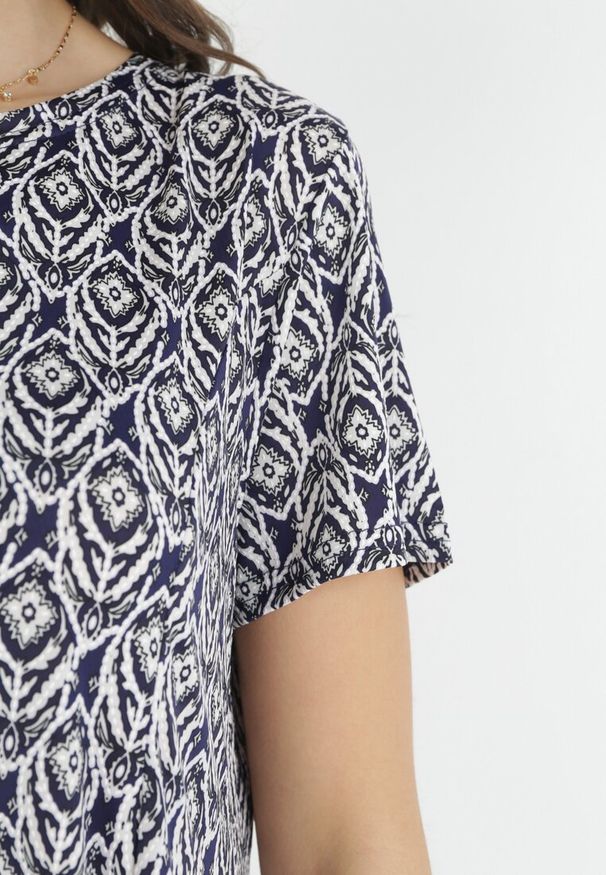 Born2be - Granatowa Sukienka Mini w Drobne Kwiaty Eudolla. Kolor: niebieski. Długość rękawa: krótki rękaw. Wzór: kwiaty. Długość: mini