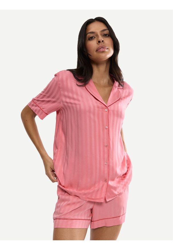 Triumph Koszulka piżamowa Boyfriend 10227193 Różowy Regular Fit. Kolor: różowy. Materiał: wiskoza