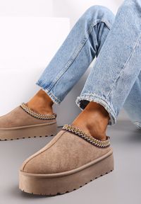 Born2be - Ciemnobeżowe Śniegowce z Krótką Cholewką na Platformie z Ozdobną Lamówką Rivella. Okazja: na co dzień. Kolor: beżowy. Szerokość cholewki: normalna. Obcas: na platformie. Styl: casual #2