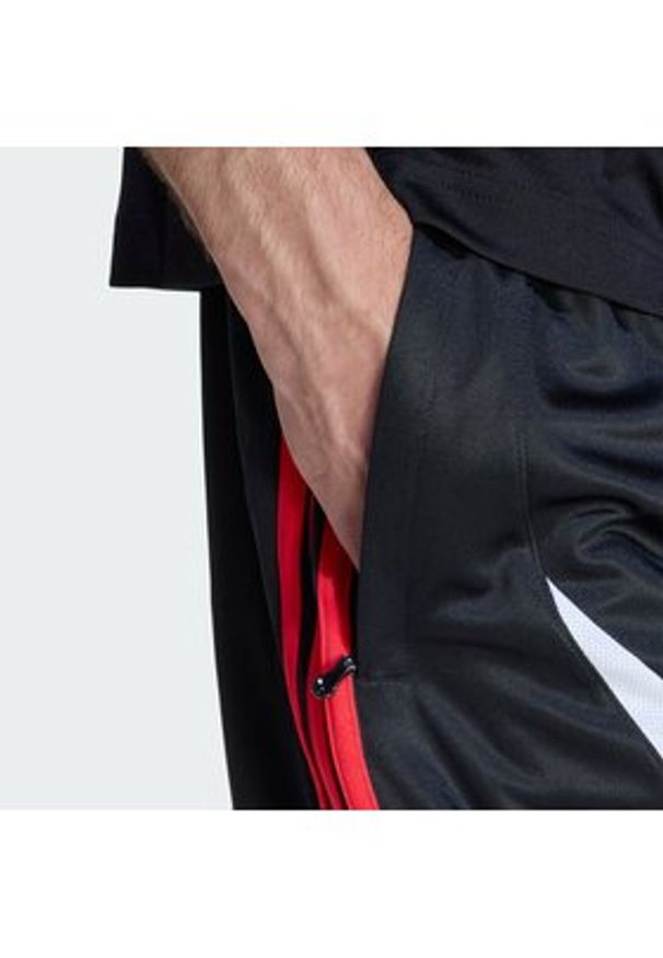 Adidas - adidas Szorty sportowe adicolor Teamgeist KD5871 Czarny Regular Fit. Kolor: czarny. Materiał: syntetyk. Styl: sportowy