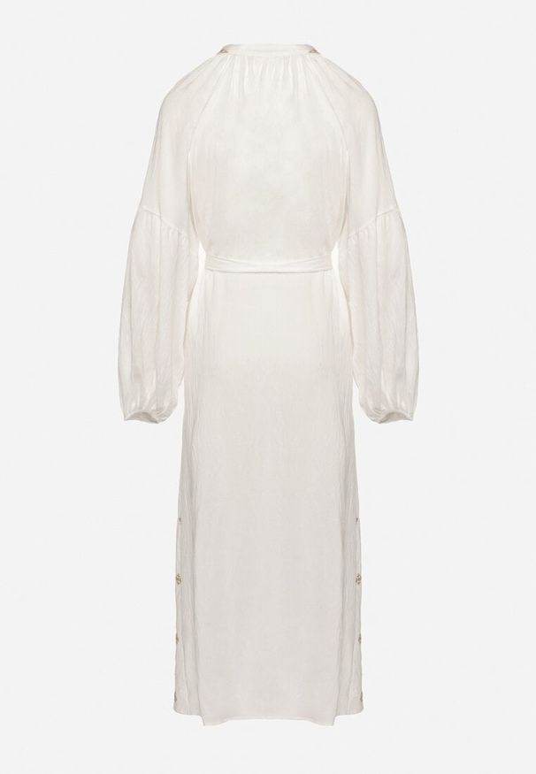 Born2be - Biała Wiskozowa Sukienka o Kroju Oversize z Ozdobnym Haftem Naleniel. Okazja: na co dzień. Kolor: biały. Materiał: wiskoza. Wzór: haft. Typ sukienki: oversize. Styl: casual