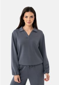 Volcano - Bluza z kołnierzem B-NALIA. Okazja: na co dzień, do pracy, na spotkanie biznesowe. Typ kołnierza: dekolt w serek. Kolor: szary. Materiał: poliester, materiał, elastan. Wzór: gładki. Styl: biznesowy, casual, elegancki #1