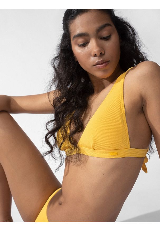 4f - 4F Góra od bikini z materiałów z recyklingu damska M. Kolor: żółty. Materiał: materiał